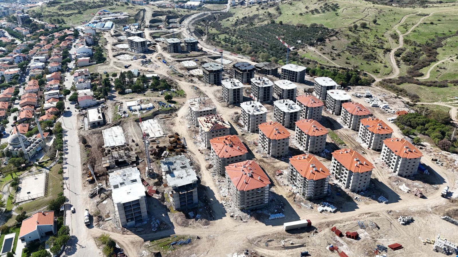 İzmir Bergama Zafer Mahallesi TOKİ 996 Konut ve Ticaret Merkezi ile Menemen Cami Tamamlama Projesi